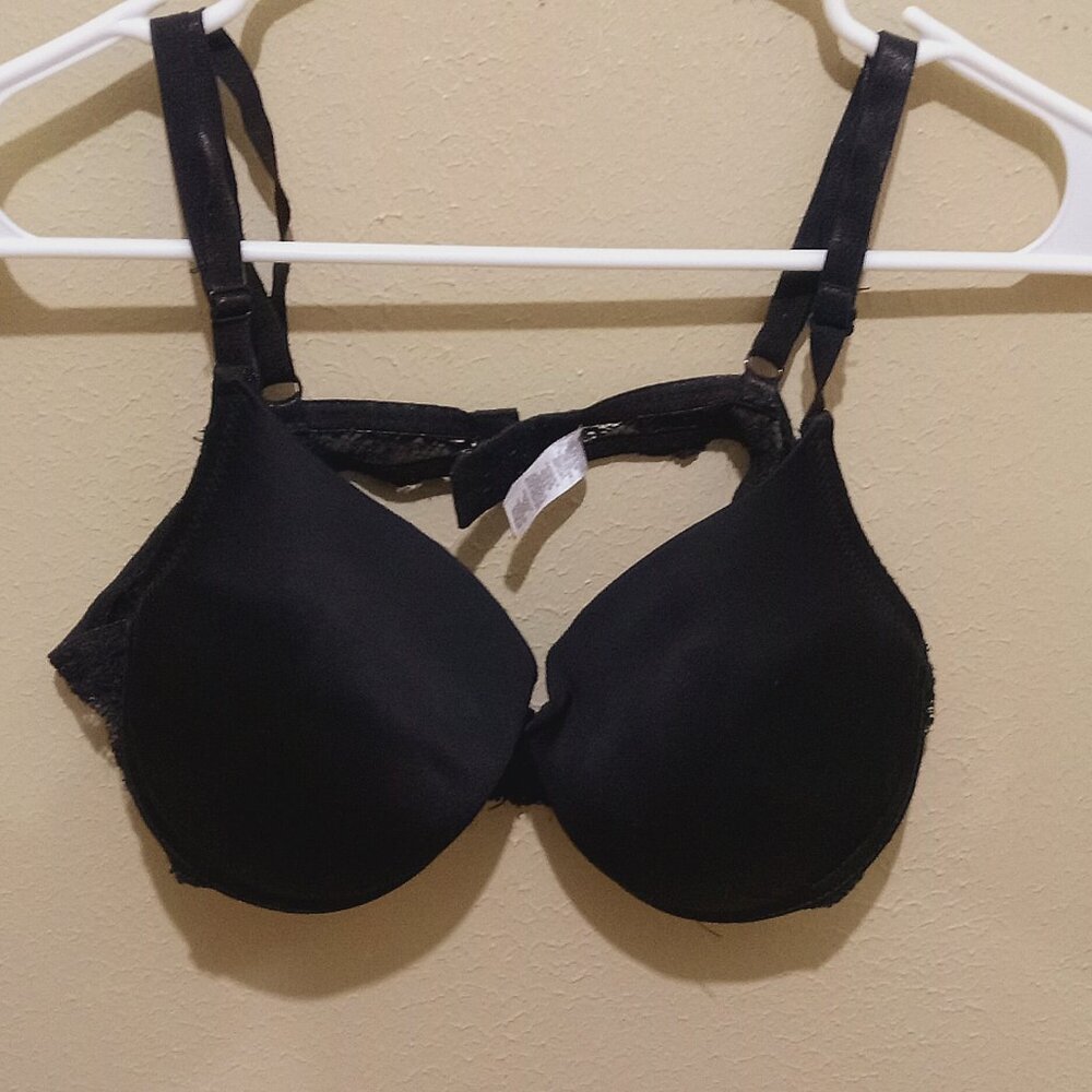 Black padded bra